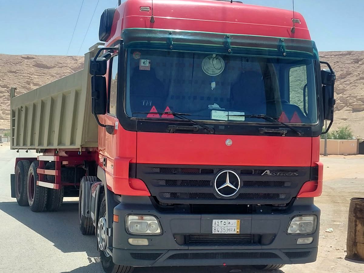Mercedes Actros tractor